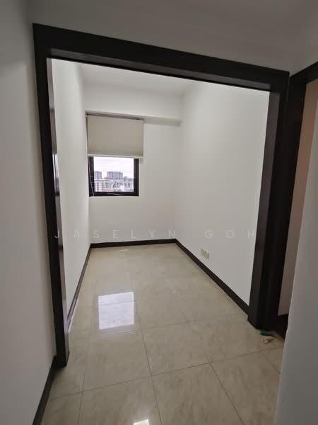 Seasons View, 5 Pemimpin Drive, 2 Bedrooms, 969 sqft, Condominium For Sale, by Jaselyn Goh, 60224614 - Study Utility Room with aircon - PropertyGuru.com.sg