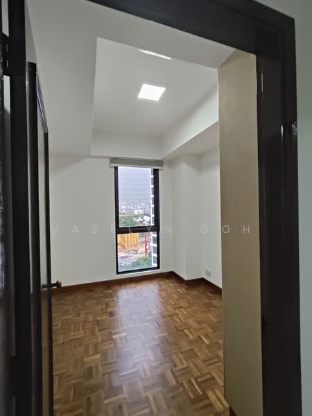 Seasons View, 5 Pemimpin Drive, 2 Bedrooms, 969 sqft, Condominium For Sale, by Jaselyn Goh, 60224614 - Bedroom 2 (walk in view) - PropertyGuru.com.sg