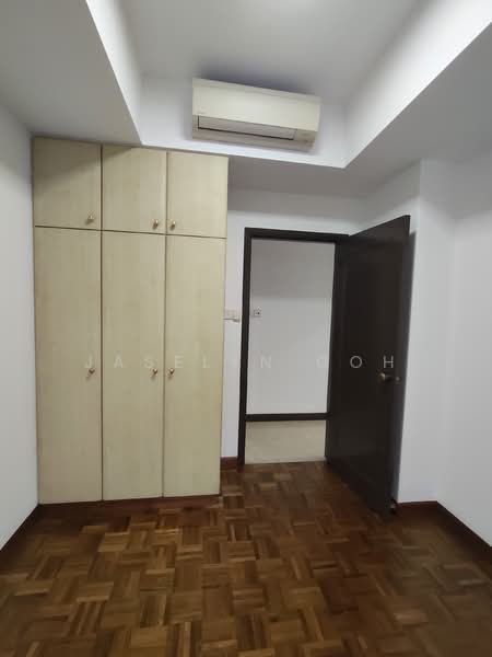 Seasons View, 5 Pemimpin Drive, 2 Bedrooms, 969 sqft, Condominium For Sale, by Jaselyn Goh, 60224614 - Bedroom 2 (wardrobe/entrance) - PropertyGuru.com.sg