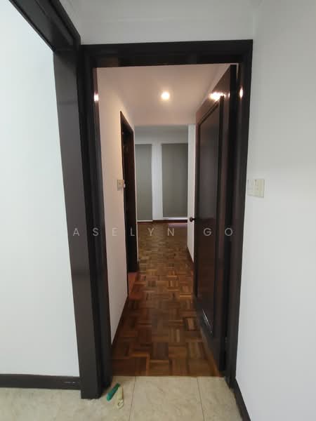 Seasons View, 5 Pemimpin Drive, 2 Bedrooms, 969 sqft, Condominium For Sale, by Jaselyn Goh, 60224614 - Walk In to Master Bedroom - PropertyGuru.com.sg