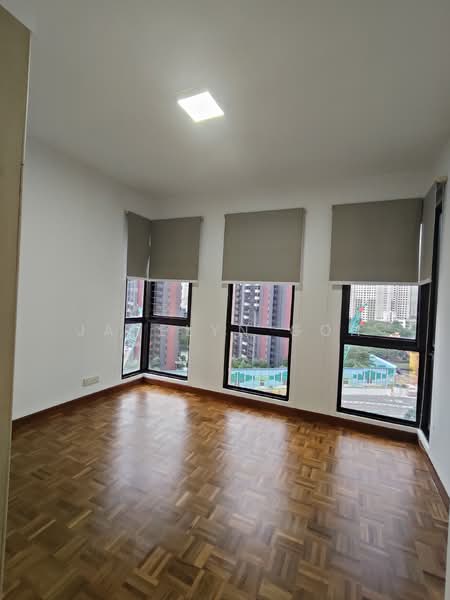 Seasons View, 5 Pemimpin Drive, 2 Bedrooms, 969 sqft, Condominium For Sale, by Jaselyn Goh, 60224614 - Master Bedroom - PropertyGuru.com.sg