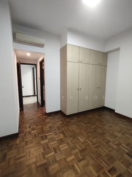 Seasons View, 5 Pemimpin Drive, 2 Bedrooms, 969 sqft, Condominium For Sale, by Jaselyn Goh, 60224614 - Master Bedroom Wardrobe - PropertyGuru.com.sg