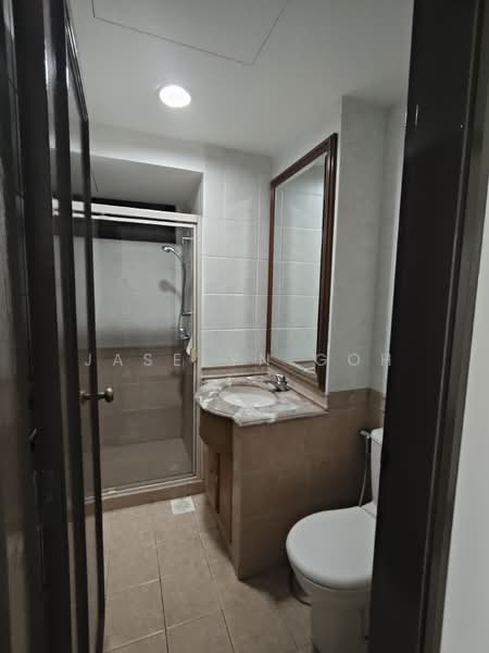 Seasons View, 5 Pemimpin Drive, 2 Bedrooms, 969 sqft, Condominium For Sale, by Jaselyn Goh, 60224614 - Common Bathroom - PropertyGuru.com.sg