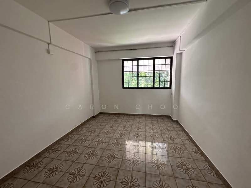 640 Ang Mo Kio Avenue 6 HDB Flat For Sale at S$ 570,000 | PropertyGuru Singapore - Bedroom 3