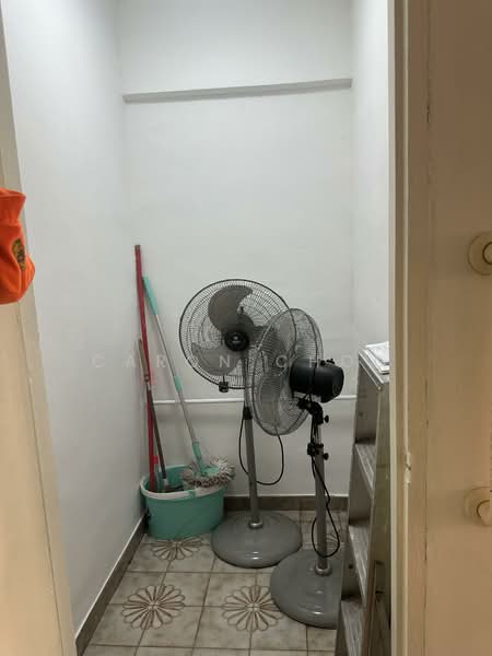 640 Ang Mo Kio Avenue 6 HDB Flat For Sale at S$ 570,000 | PropertyGuru Singapore - Helper room