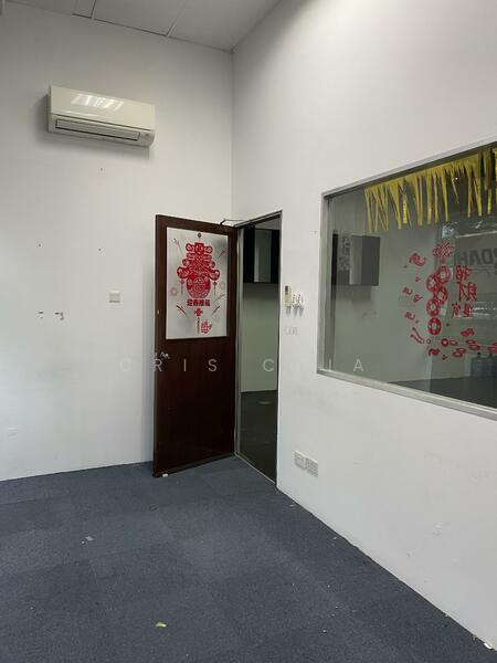 Wcega Plaza, 1 Bukit Batok Crescent, 2,563 sqft, Light Industrial (B1) For Sale, by Cris Chia, 60224686 - Entrance - CommercialGuru.com.sg
