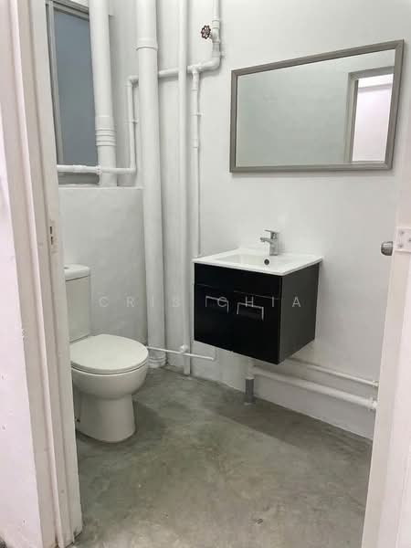 Wcega Plaza, 1 Bukit Batok Crescent, 2,563 sqft, Light Industrial (B1) For Sale, by Cris Chia, 60224686 - Bathroom - CommercialGuru.com.sg