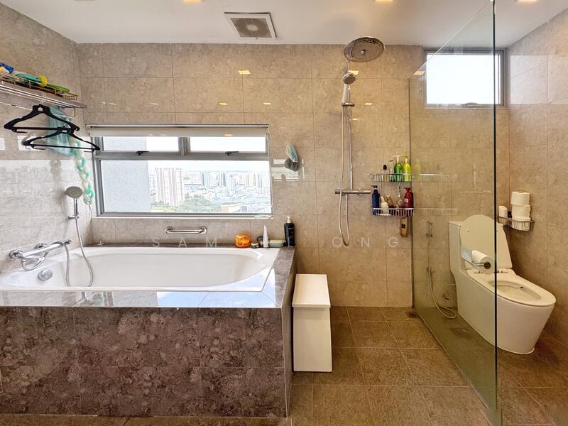 Master Ensuite Toilet