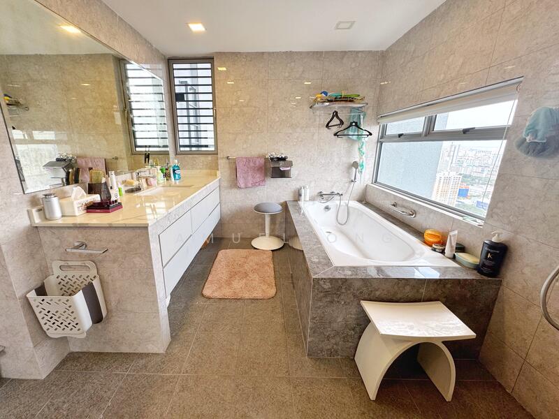 Master Ensuite Toilet