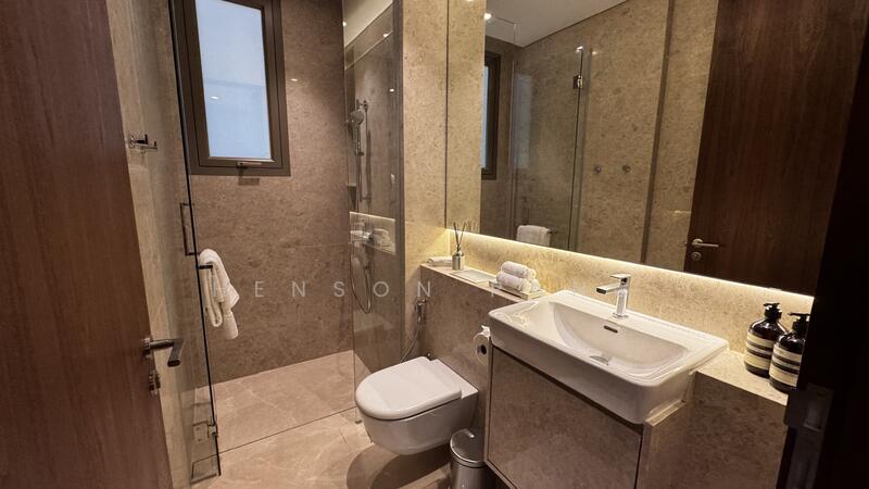 Junior master Bathroom 2