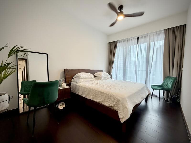 Midtown Modern, 16 Tan Quee Lan Street, Beach Road / Bugis / Rochor, 4 Bedrooms, 1,808 sqft, Condominium For Sale, by Jenn Ong, 60225009 - Spacious master bedroom with balcony - PropertyGuru.com.sg