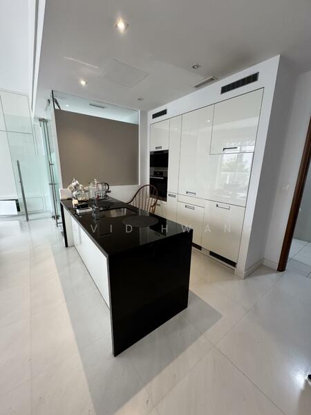 Modern Dry Kitchen