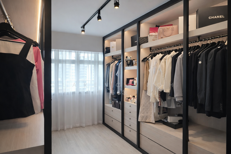 Walk-in Closet