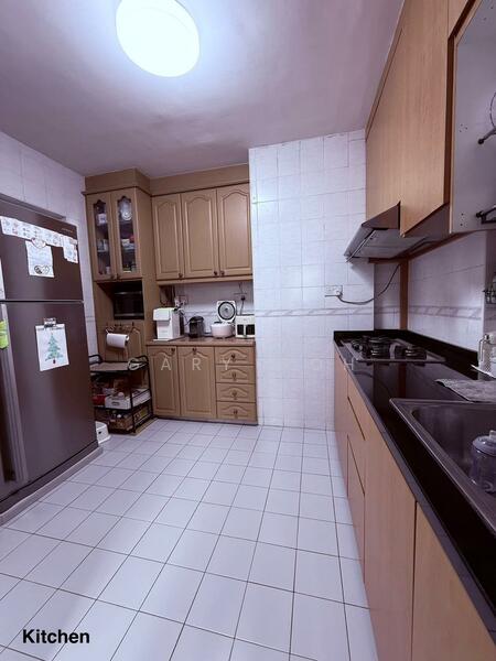 673 Choa Chu Kang Crescent HDB Flat For Sale at S$ 550,000 | PropertyGuru Singapore - Kitchen