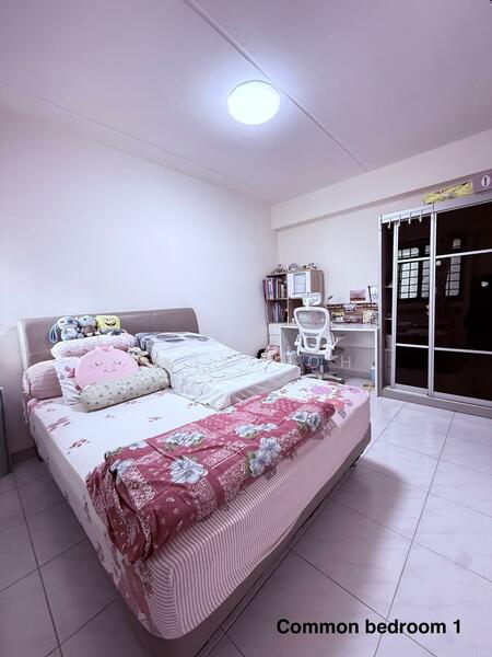 673 Choa Chu Kang Crescent HDB Flat For Sale at S$ 550,000 | PropertyGuru Singapore - Bedroom 1