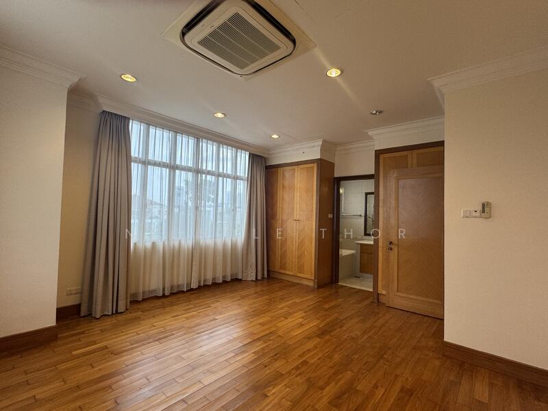 Common room with toilet 