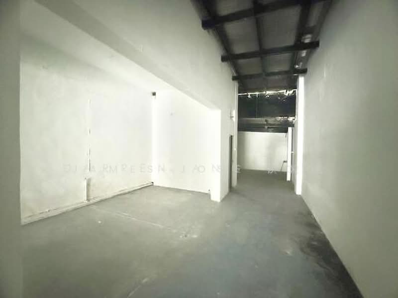 Cheapest shophouse | Ground floor | Macpherson road | Avail now, 401 macpherson road, Macpherson / Potong Pasir, 1,300 sqft, Shop / Shophouse For Rent, by James Jose Boo, 60225343 - Interior - CommercialGuru.com.sg