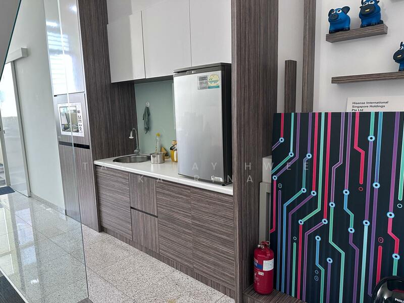 The Central, 8 Eu Tong Sen Street, 646 sqft, Office For Rent, by Tan Puay Hwee Katrina, 60225356 - Kitchen - CommercialGuru.com.sg