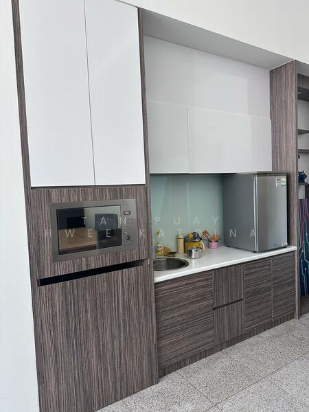 The Central, 8 Eu Tong Sen Street, 646 sqft, Office For Rent, by Tan Puay Hwee Katrina, 60225356 - Kitchen - CommercialGuru.com.sg