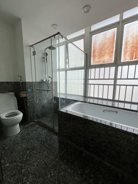 Clydes Residence, 78 Mergui Road, 3 Bedrooms, 1,119 sqft, Apartment For Sale, by Jann Neo, 60225405 - Bathroom - PropertyGuru.com.sg