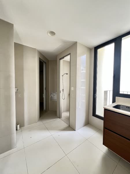 Miltonia Residences, 520 Miltonia Close, 3 Bedrooms, 1,173 sqft, Condominium For Rent, by Kayla Lim 芮名, 60225446 - Utility Room and Powder Room - PropertyGuru.com.sg