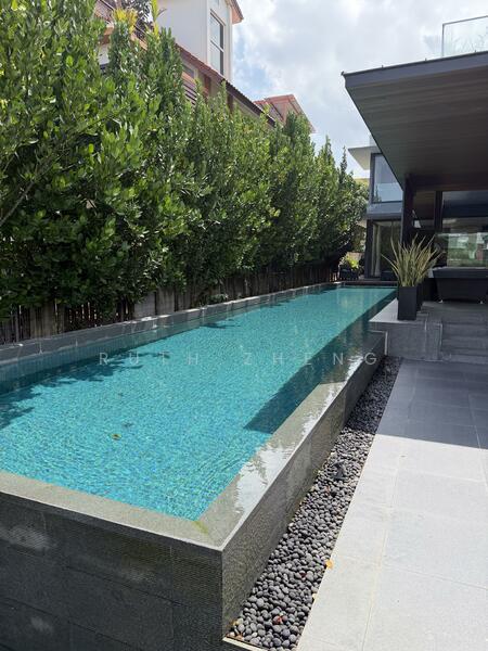 Lap pool 