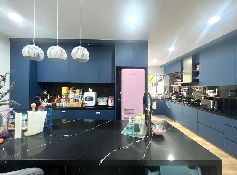 For Rent - Riverina Crescent