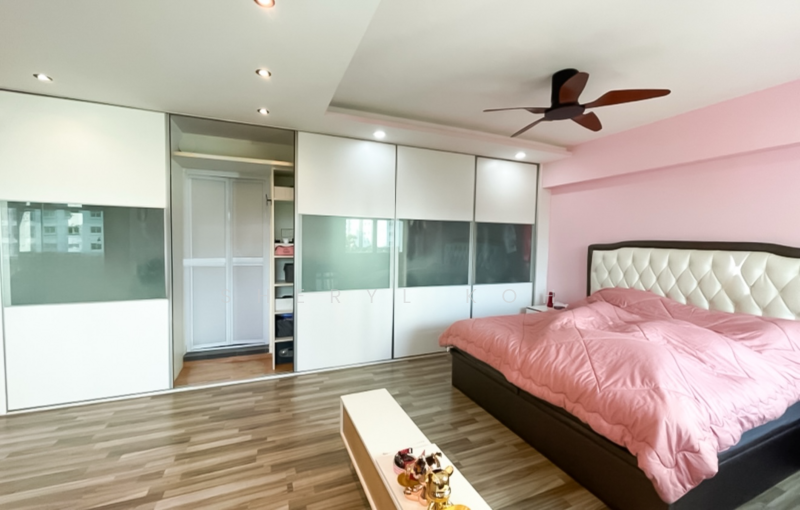 171A Edgedale Plains HDB Flat For Sale at S$ 612,000 | PropertyGuru Singapore - Master Bedroom