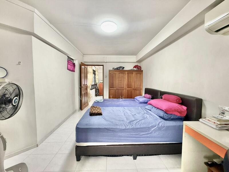 496C Tampines Street 43 HDB Flat For Sale at S$ 800,000 | PropertyGuru Singapore - Master Bedroom