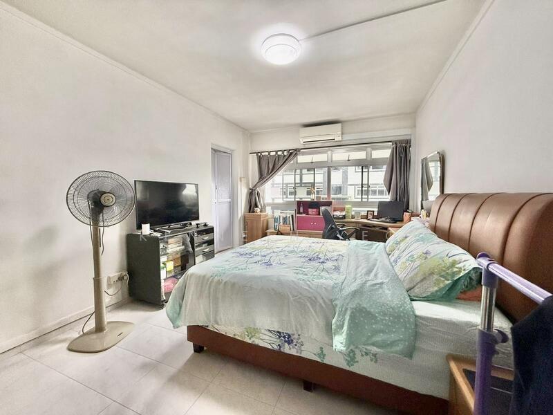 496C Tampines Street 43 HDB Flat For Sale at S$ 800,000 | PropertyGuru Singapore - Master Bedroom