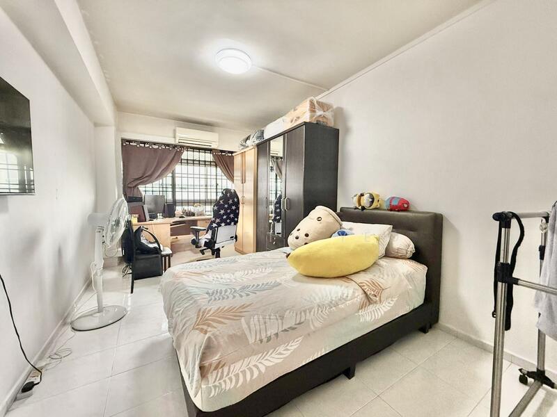 496C Tampines Street 43 HDB Flat For Sale at S$ 800,000 | PropertyGuru Singapore - Bedroom