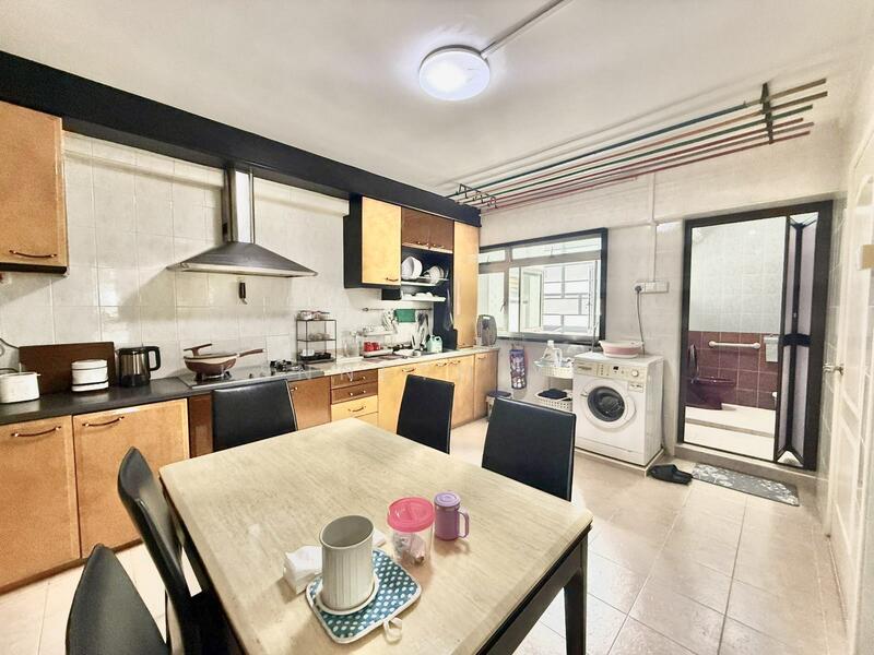 496C Tampines Street 43 HDB Flat For Sale at S$ 800,000 | PropertyGuru Singapore - Kitchen