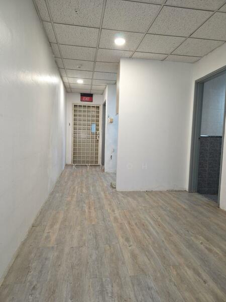 Lhk3 Building, 8 New Industrial Road, 4,004 sqft, Light Industrial (B1) For Rent, by Kym Oh, 60226569 - Hallway - CommercialGuru.com.sg