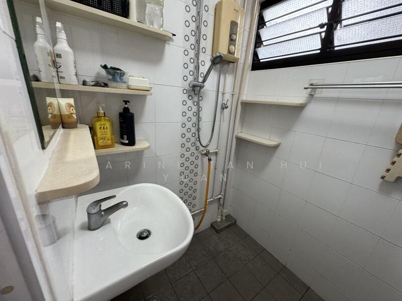 455 Jurong West Street 42, 455 Jurong West Street 42, Room Rental, 100 sqft, HDB Flat For Rent, by Sharine Tan Hui Yuan, 60226654 - Bathroom - PropertyGuru.com.sg
