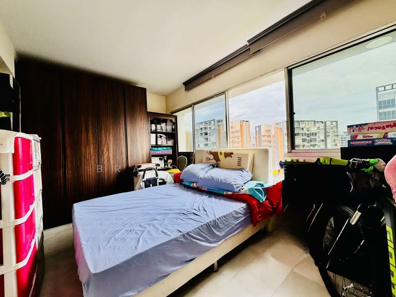 487 Pasir Ris Drive 4 HDB Flat For Sale at S$ 700,000 | PropertyGuru Singapore - Bedroom
