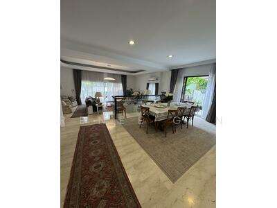 For Sale - ✨D10 $2xxx psf Semi-D with Pool ✨Well Renovated✨Wide Front Parks 3