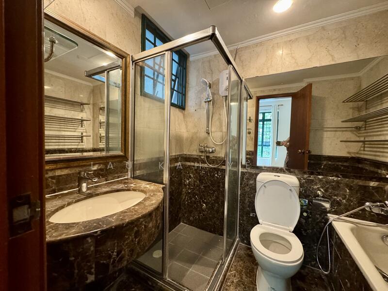 Parc Palais Condominium For Sale at S$ 2,300,000 | PropertyGuru Singapore - Master Bathroom