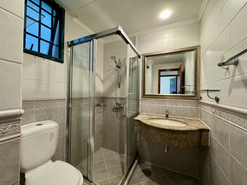 Parc Palais Condominium For Sale at S$ 2,300,000 | PropertyGuru Singapore - Common Bathroom