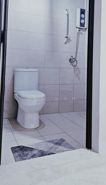 230 Compassvale Walk HDB Flat For Sale at S$ 668,000 | PropertyGuru Singapore - Bathroom