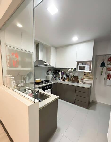 Cavendish Park Condominium For Sale at S$ 2,050,000 | PropertyGuru Singapore - Kitchen
