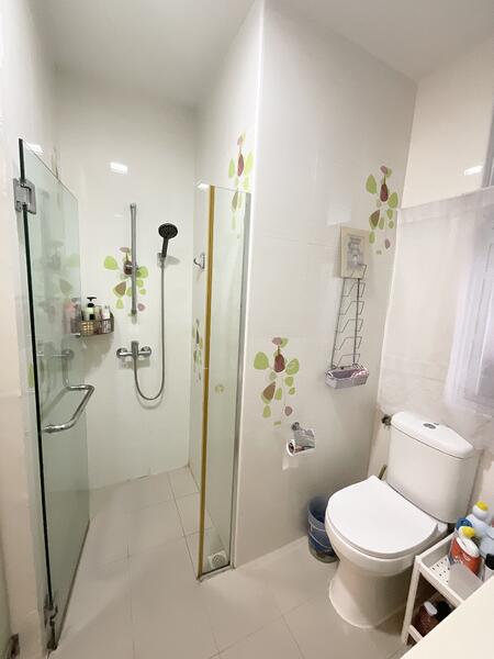 Cavendish Park Condominium For Sale at S$ 2,050,000 | PropertyGuru Singapore - Bathroom