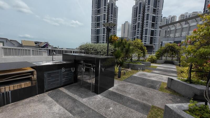 Roof Garden & BBQ Area