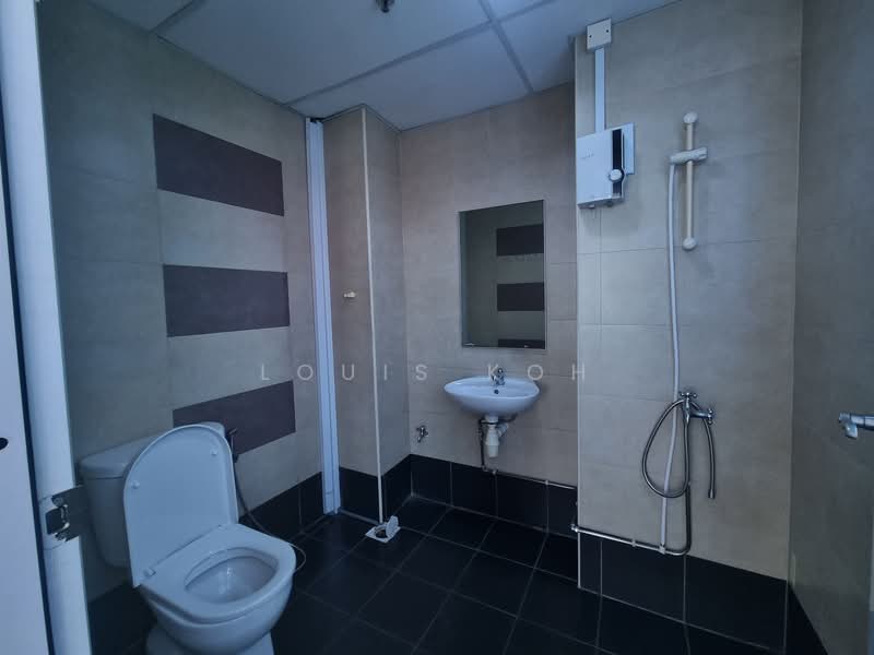 Midview City, 30 Sin Ming Lane, 1,238 sqft, Light Industrial (B1) For Rent, by Louis Koh, 60227277 - Bathroom - CommercialGuru.com.sg