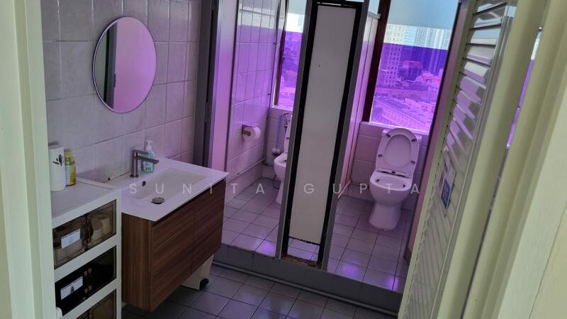 Sim Lim Tower, 10 Jalan Besar, Farrer Park / Serangoon Rd, 4,210 sqft, Office For Sale, by Sunita Gupta, 60227351 - Bathroom - CommercialGuru.com.sg