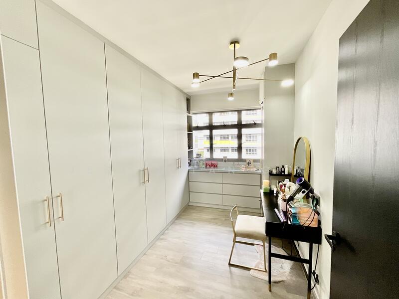 1st Common Room can be walk in wardrobe