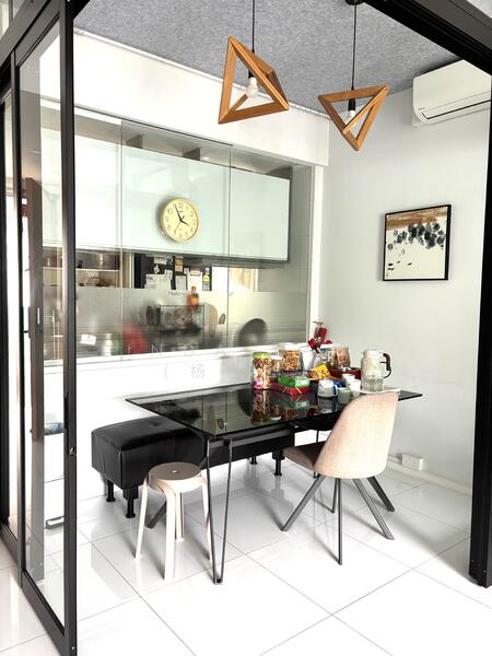 Walk in wardrobe dinning room 