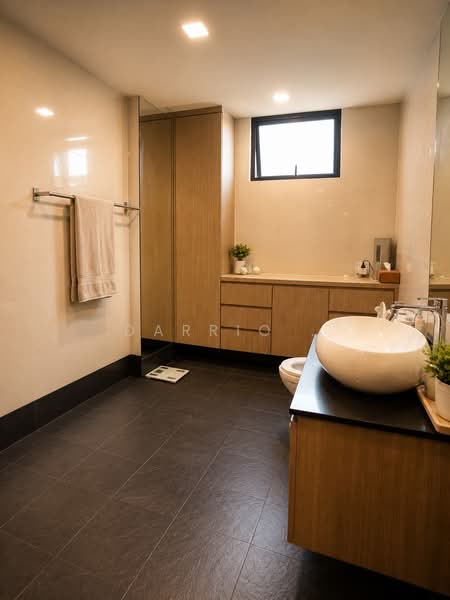 Simei Green Condominium, 1 Simei Street 4, 4 Bedrooms, 1,356 sqft, Condominium For Sale, by Darrio ., 60227682 - Bathroom - PropertyGuru.com.sg