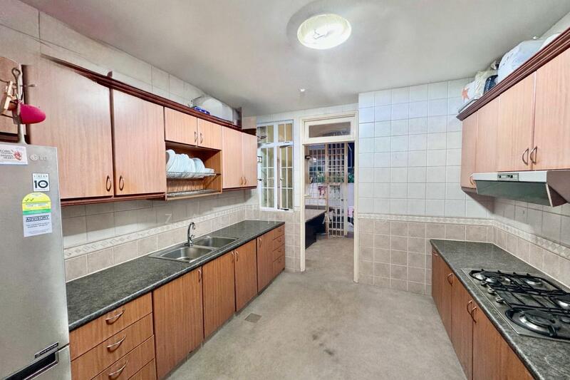 Eastwood Park Terraced House For Sale at S$ 3,250,000 | PropertyGuru Singapore