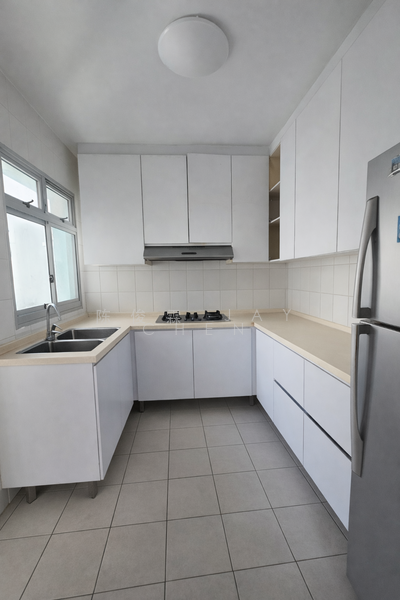 275D Compassvale Link HDB Flat For Sale at S$ 888,000 | PropertyGuru Singapore - Kitchen