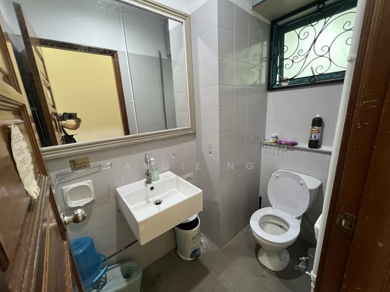 Second Avenue Junction, 733 Bukit Timah Road, 764 sqft, Other Retail For Rent, by Angie Ng, 60228204 - Bathroom - CommercialGuru.com.sg
